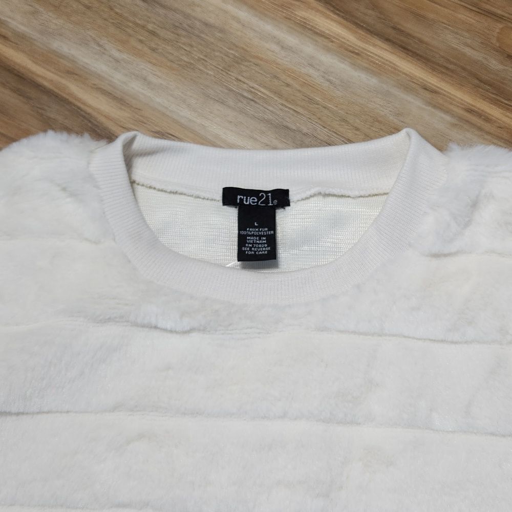 🔥NWT Rue21 Cream Faux Fur Long Sleeve Sweater Large - Picture 3 of 8
